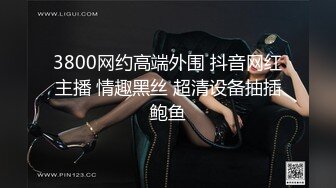 《极品TP魔手外购》女人坑女人系列！渣女真实偸拍宿舍姐妹露点不雅行为视频换钱~波霸女给大奶子做抹油拍打保养 (1)