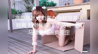 大奶美女客厅里约会做爱