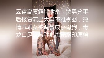 KTV厕所偷拍喝醉的美女趴在马桶上吐✿来个捡尸的屌丝男把她内裤脱了想上她