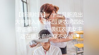 娇小亚裔小妞被大黑屌操得骚逼湿透，然后被内射