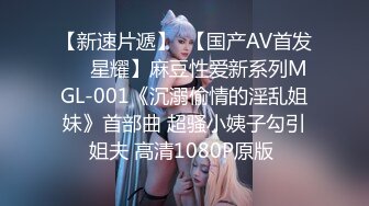 《监控破解》寂寞难耐的美少妇和公公在家里和细长鸡巴的公公偷情2